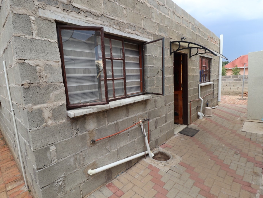 6 Bedroom Property for Sale in Lourierpark Free State